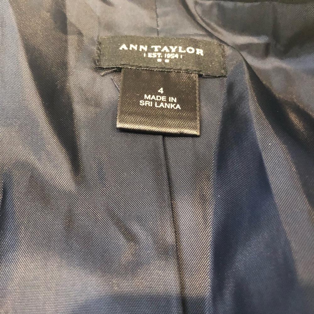 ANN TAYLOR Blazer Jacket. Navy Blue. EUC. Size 4. - Picture 4 of 5
